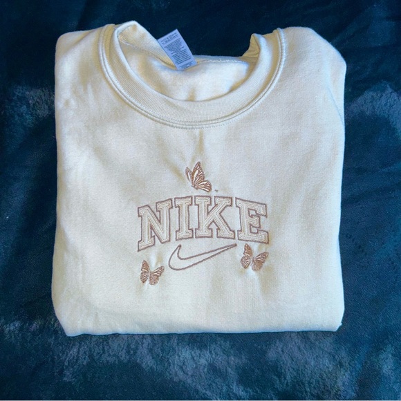 Sweaters - 🤎 NIKE butterfly crewneck 🤎